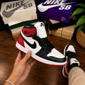 JORDAN RETRO 1 NEGRA ROJA