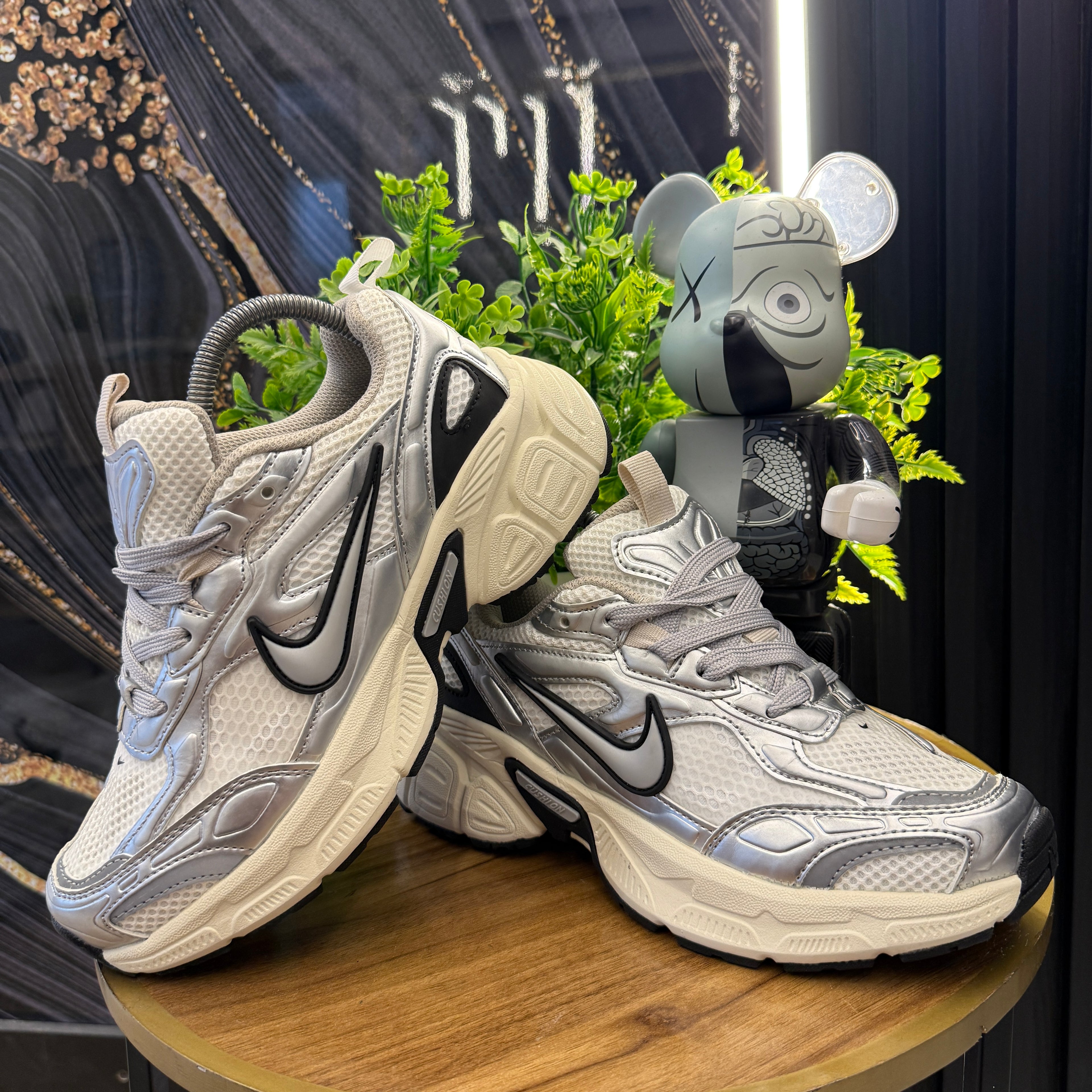 NIKE CUSHION GRIS BEIGE