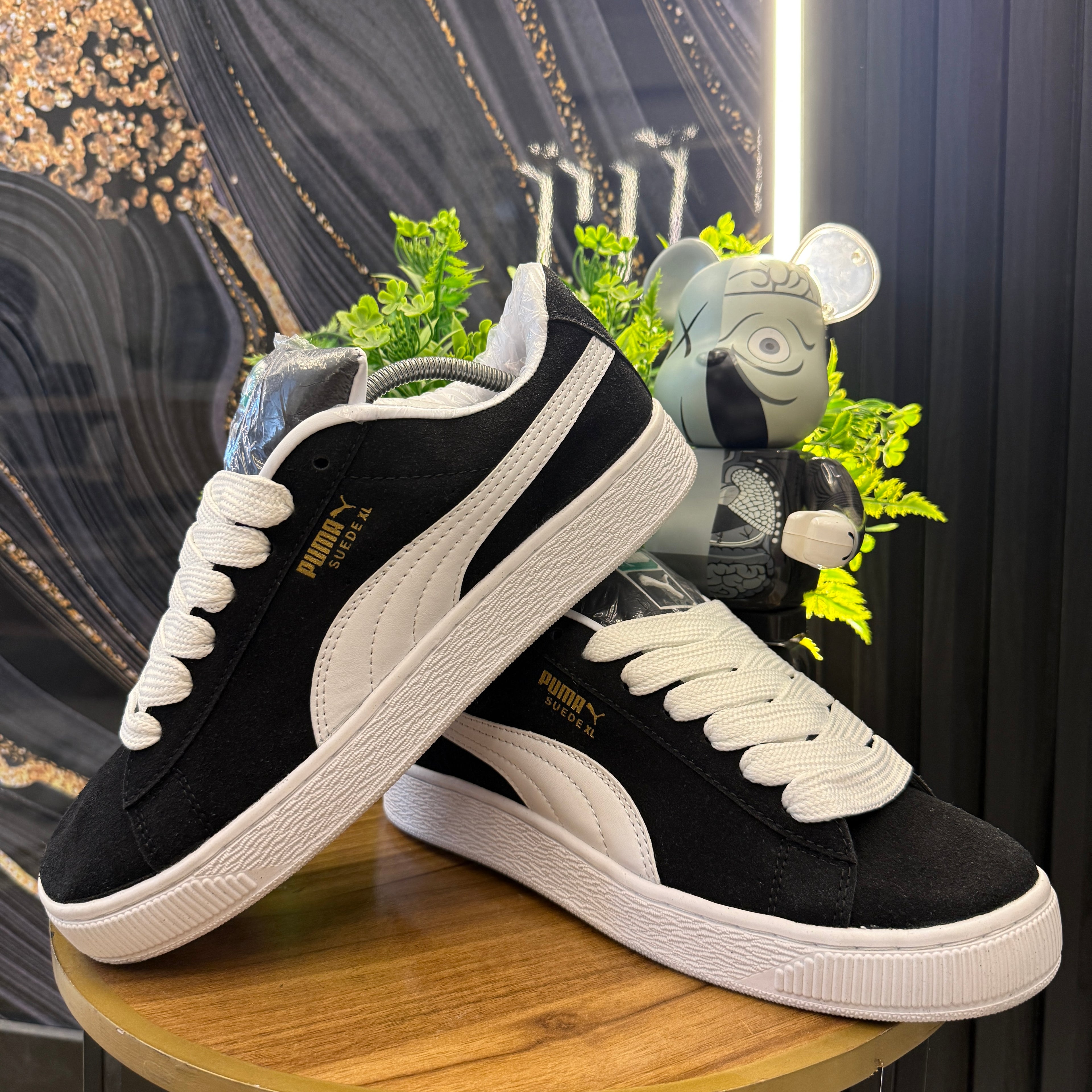 PUMA SUEDE XL NEGRA BLANCA