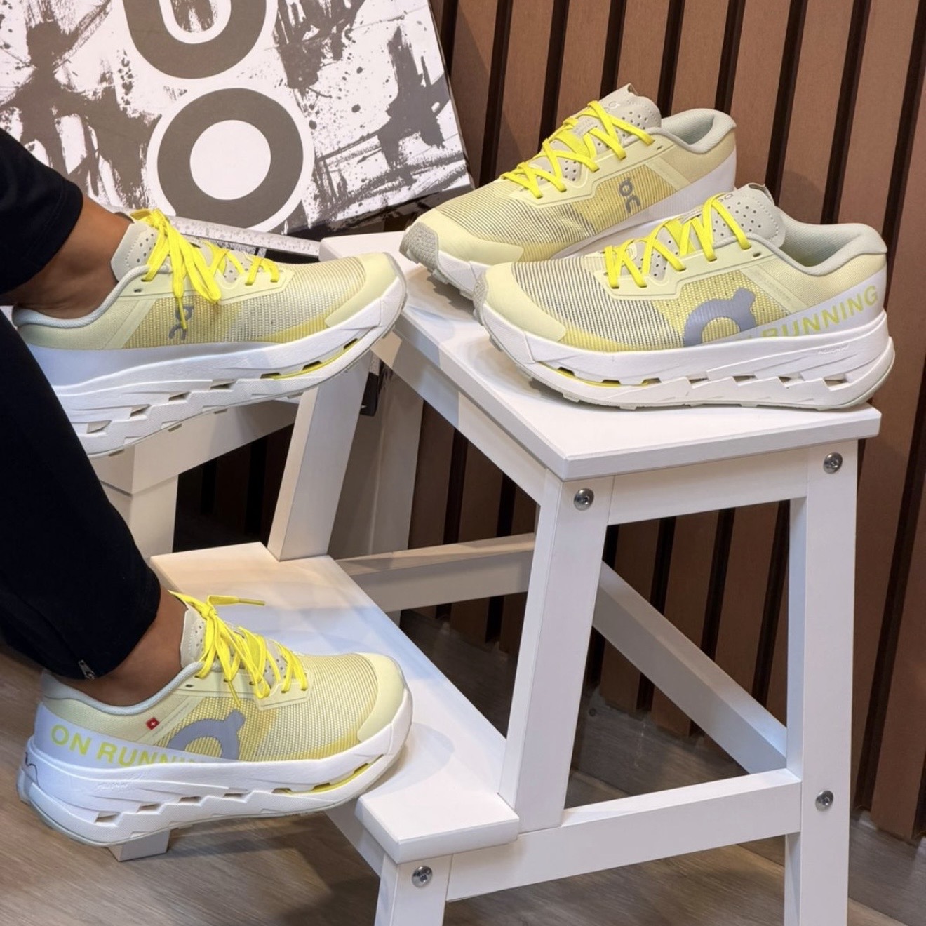 ON CLOUD BLANCA AMARILLA